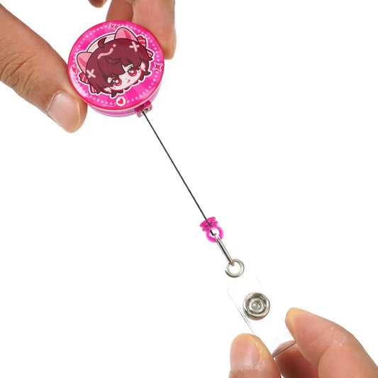 Benutzerdefinierter rosa Acryl-Badge-Clip mit süßem Anime-Charakter, ausziehbarer Ausweishalter